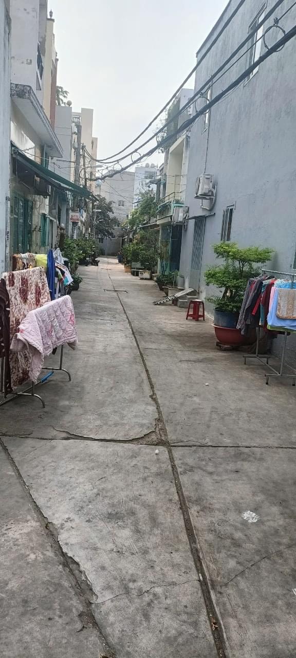 bình tân chính chủ bán nhà lô góc 2 mặt tiền hẻm xe hơi, đường chiến lược, 41m2 chỉ 4.9 tỷ