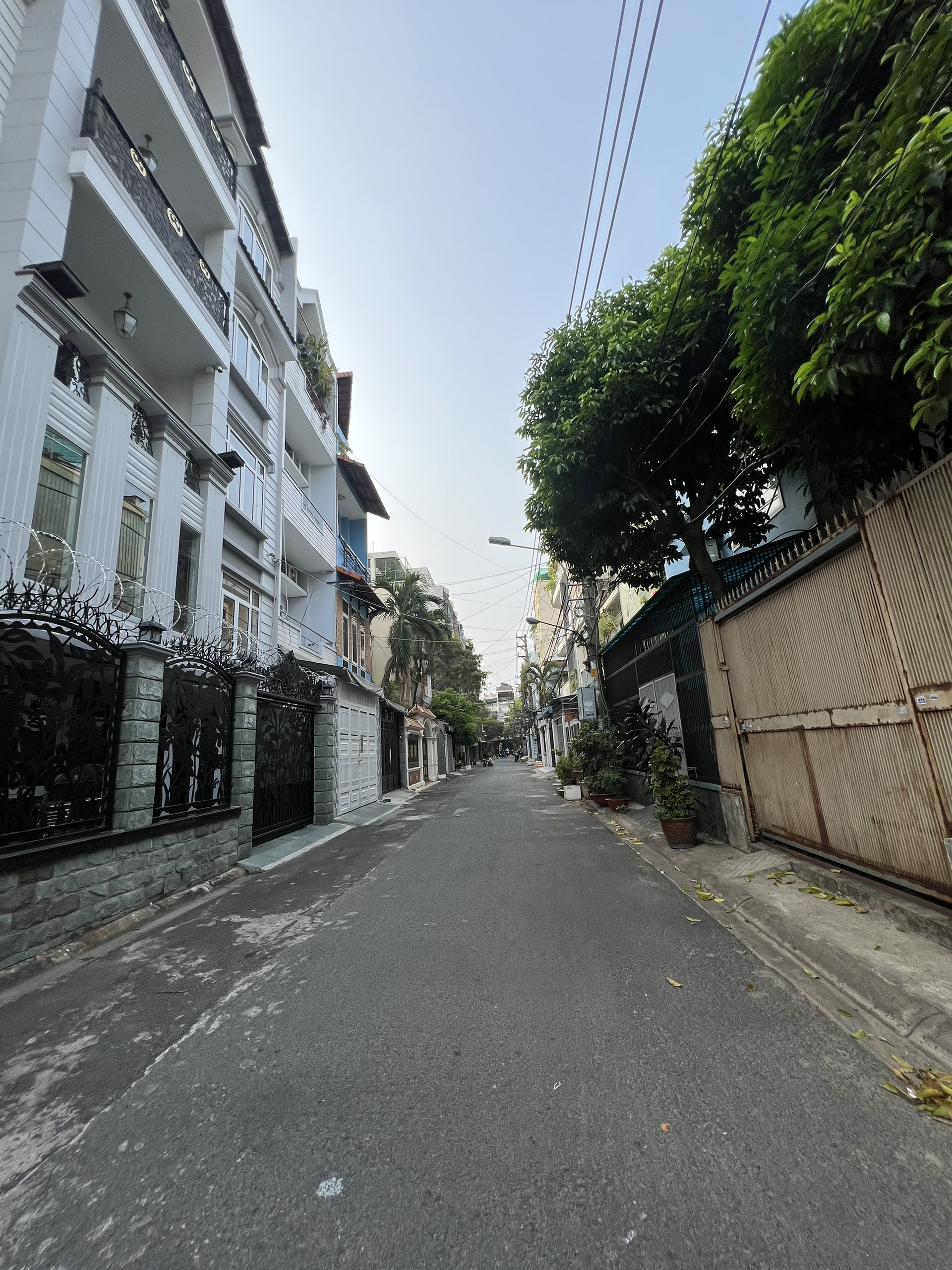 NHÀ ĐẸP GẦN CARILLON HOÀNG HOA THÁM ( 5X16) 4 lầu - HẺM OTO