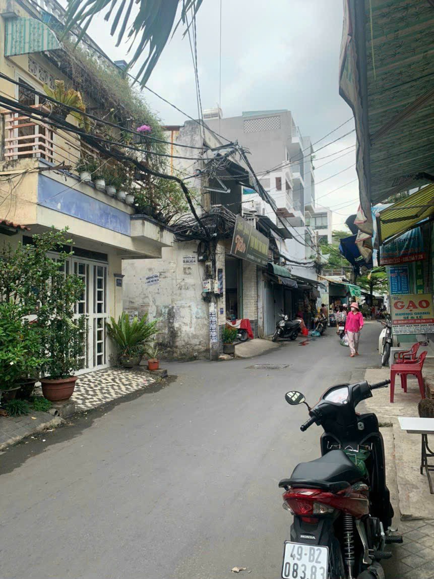 Mt kinh doanh chợ đường số 51 p14 Gò Vấp Dt 4x12.5mKết cấu: 1 trệt 1 lầuĐường xe tải, kinh doanh buôn bánGiá 5.4 tỷ