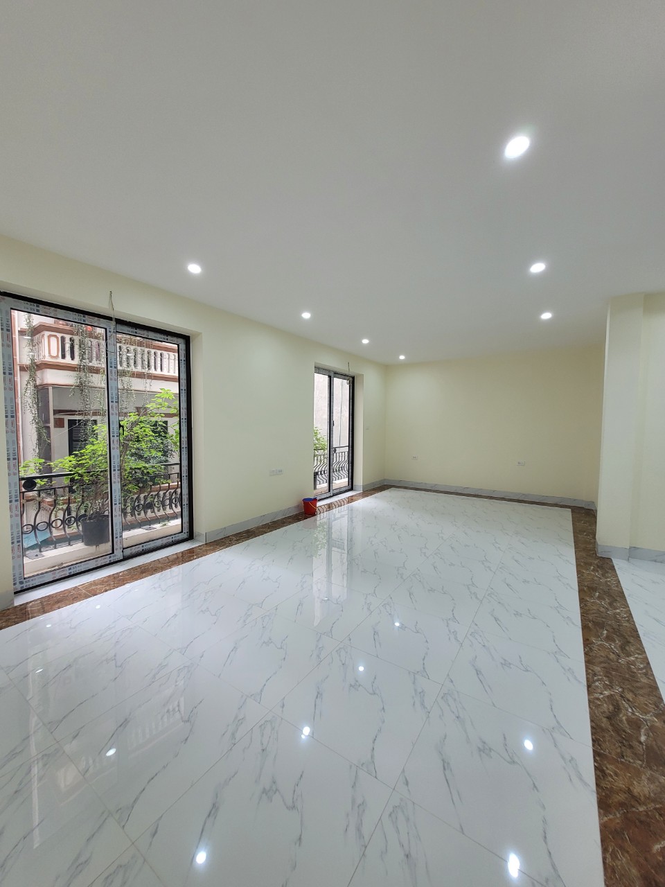 Cầu Giấy, giảm giá kịch sàn bán gấp nhà mới xây, 7 tầng, thang máy, mặt tiền khủng. 9.3 tỷ