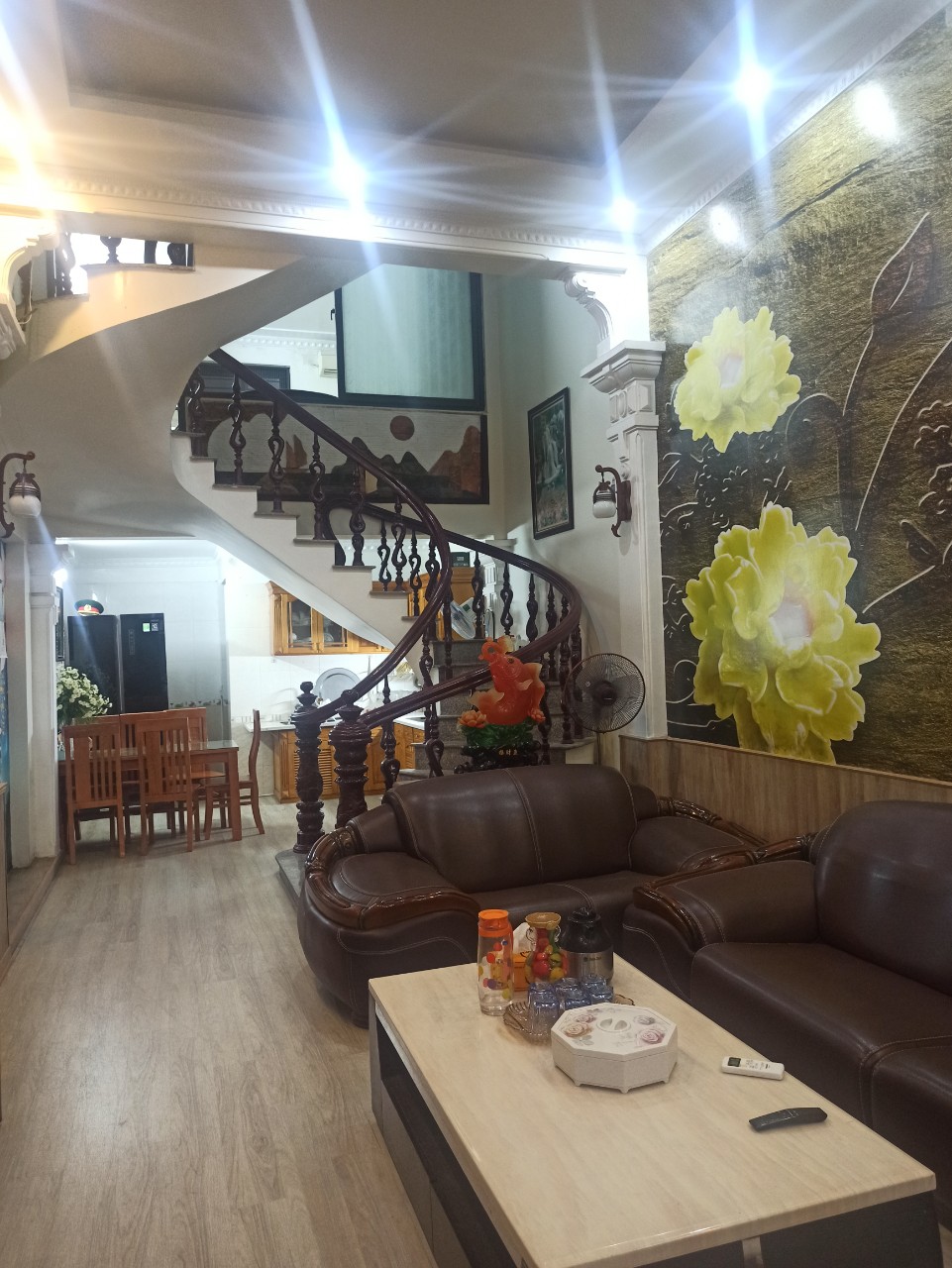 Bán nhà ngõ 45 Kiều Sơn 60m x 3.5 tầng có sân cổng cực rộng, GIÁ 2.98 tỉ Full nội thất