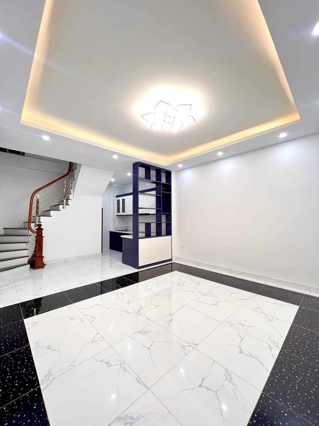 Bán nhà Bạch Mai, 35m x 5T x 3.75 tỷ, LÔ GÓC - NGÕ THÔNG