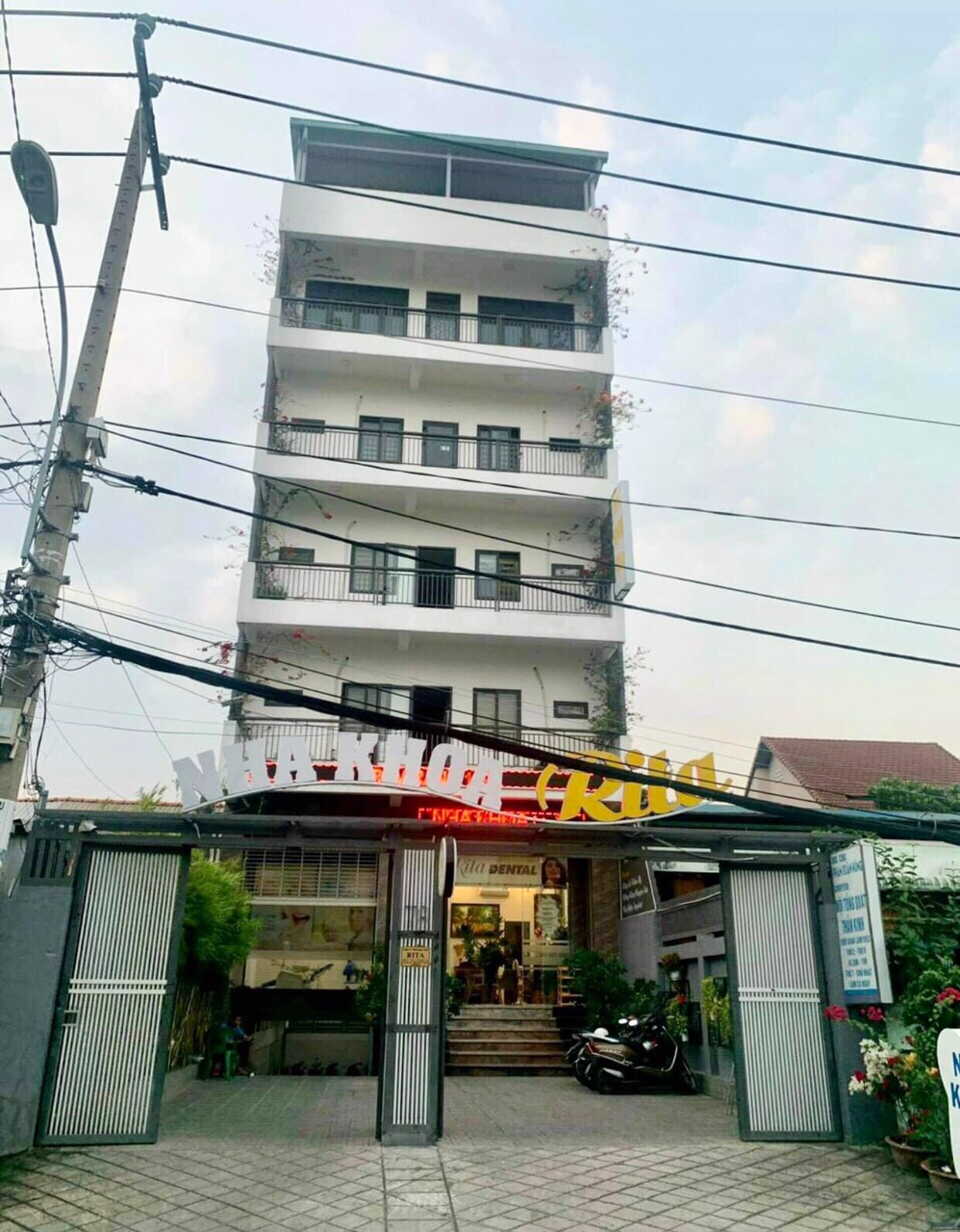 Bán toà nhà dịch vụ Mặt tiền đường, P. Trường Thọ, TP Thủ Đức, dt 270m2