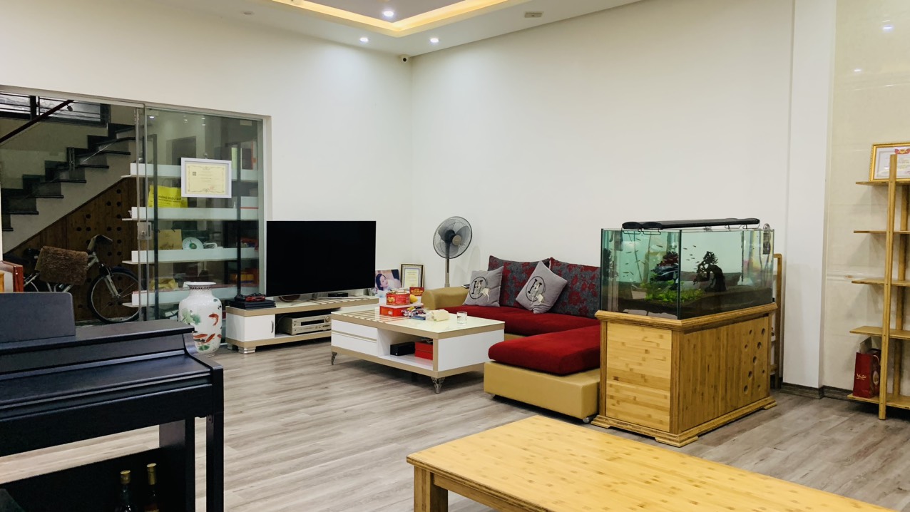 Bán nhà gần ngã 4 Cột Đèn, ngõ thông, tiện kinh doanh - 68m2 - 2,5 tầng - mặt tiền 9m - 3,9 tỷ.