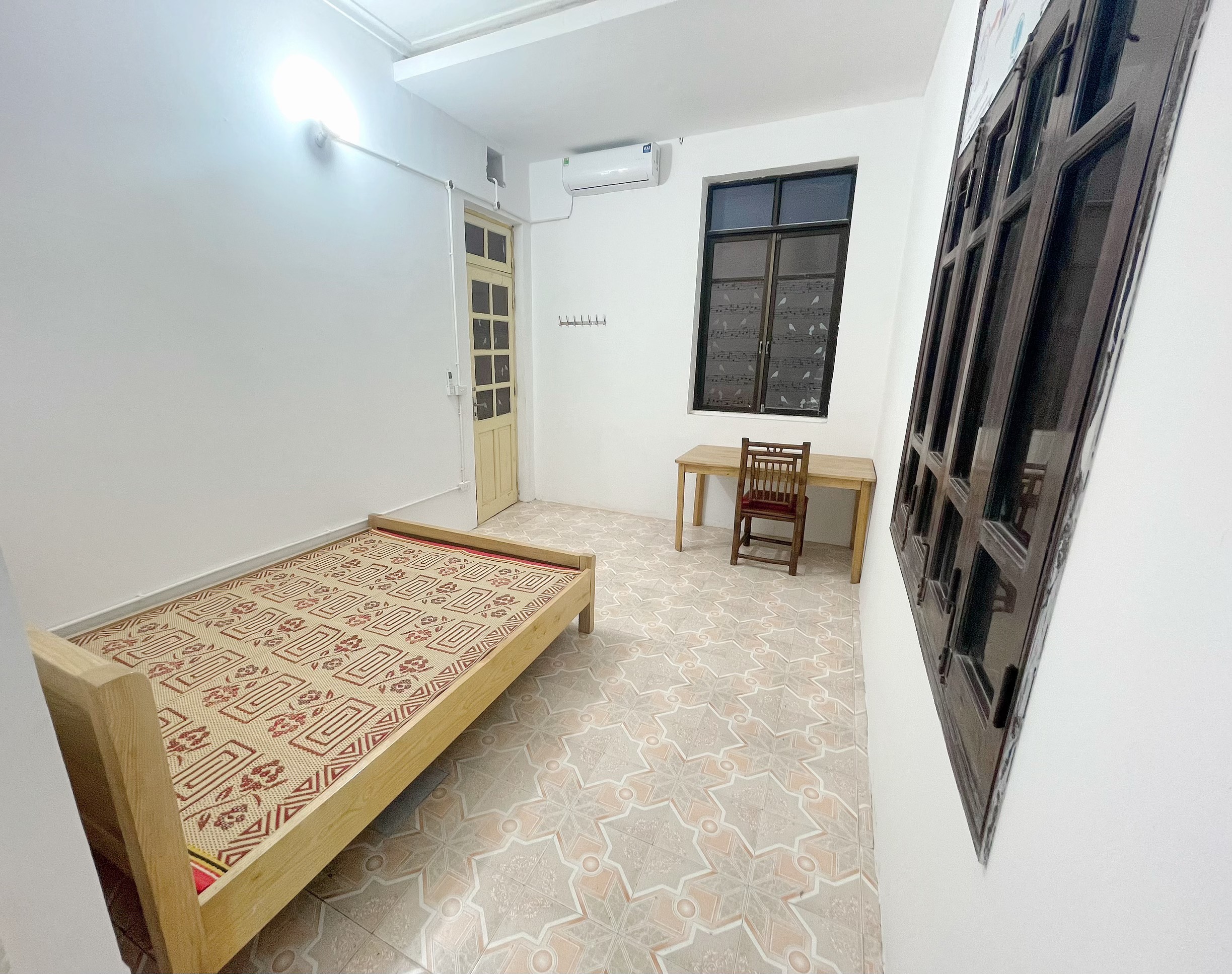 Còn 2 phòng khép kín cho thuê ngay mặt đường ngã tư Lê Trọng Tấn - Trường Chinh - Đống Đa