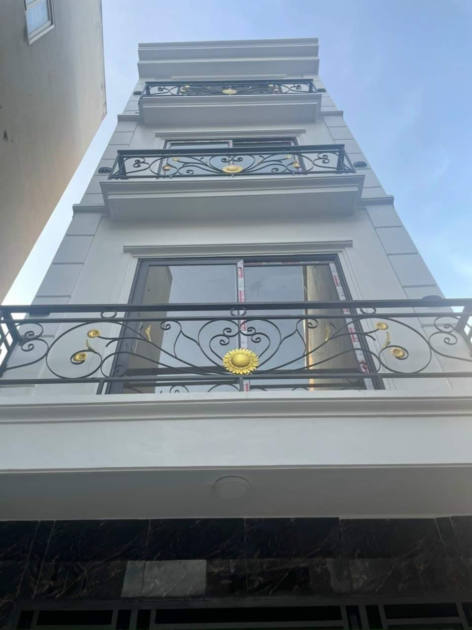 Ô tô đỗ cổng, xe con lùi tận nhà Nam Dư, Hoàng Mai, Hà Nội 42m2, 5 tầng, 3,4 tỷ