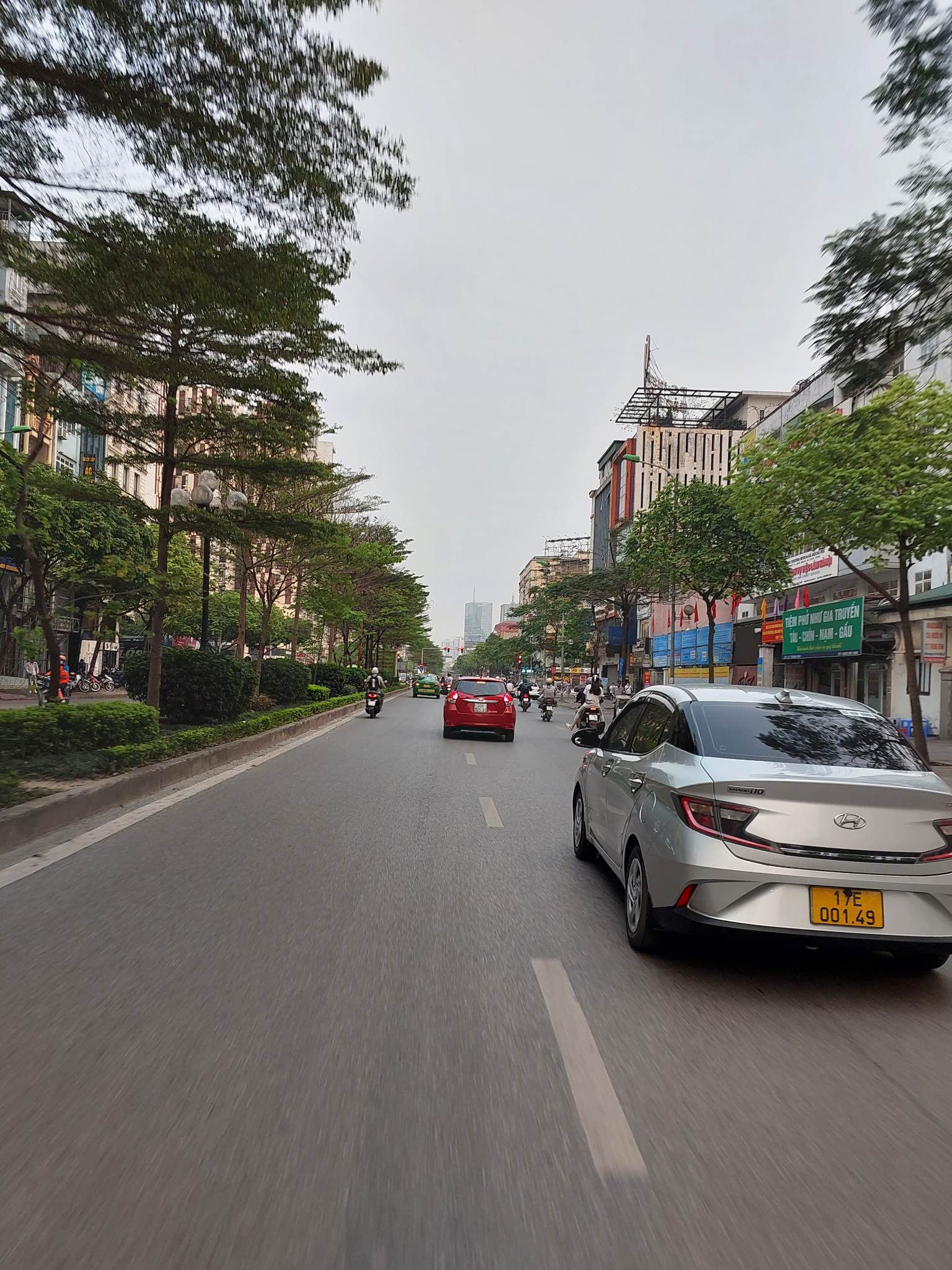 Bán nhà Huỳnh Thúc Kháng, vỉa hè ,ÔTÔ, KD, xây lại 7 tầng thang máy thì tuyệt đẹp,20tỷ 5.