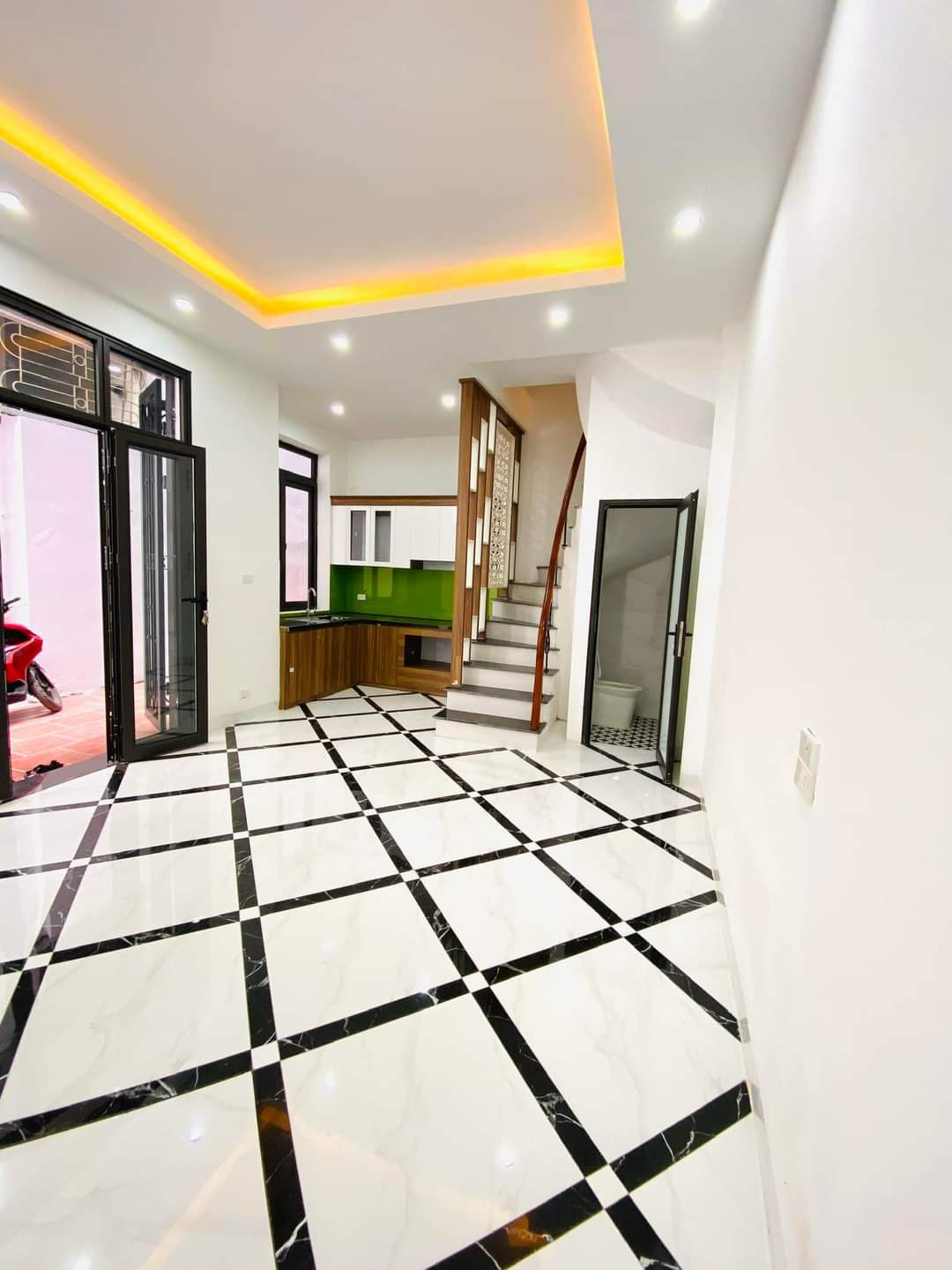 Nhà mới ở ngay sạch sẽ, 5 tầng 3 ngủ, 2,75 tỷ Khuyến Lương, HOàng Mai