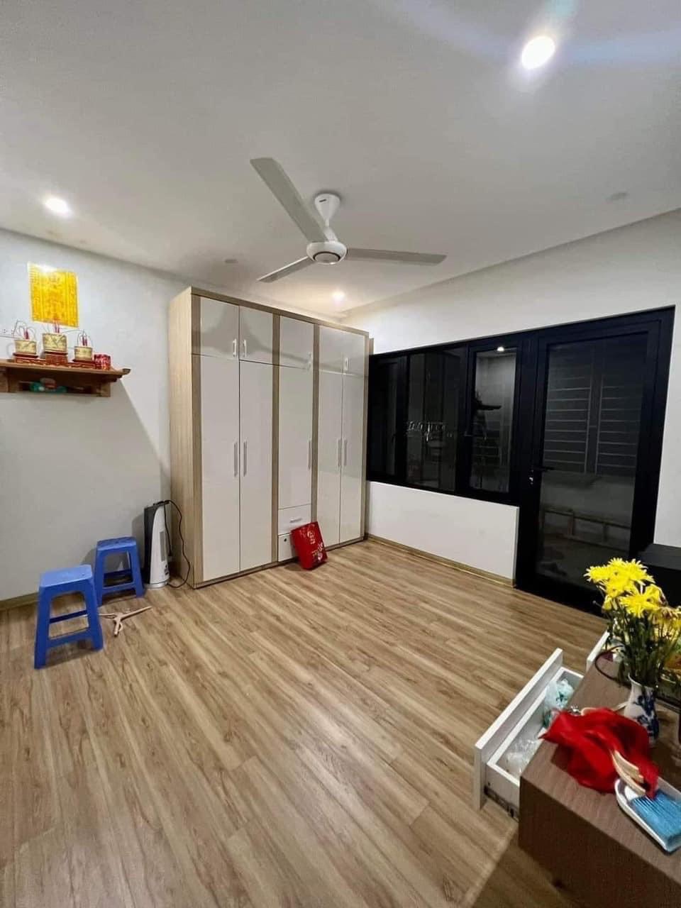 LÔ GÓC 3 THOÁNG ĐẸP HIẾM CÓ - Ô TÔ VÀO TẬN CỬA - 30M RA MẶT PHỐ - 27m2 - mt5,75m VUÔNG ĐÉT - 5,7 TỶ - VÀI BƯỚC TỚI HỌC VIỆN ÂM NHẠC HN - NHÀ ĐẸP Ở NGAY