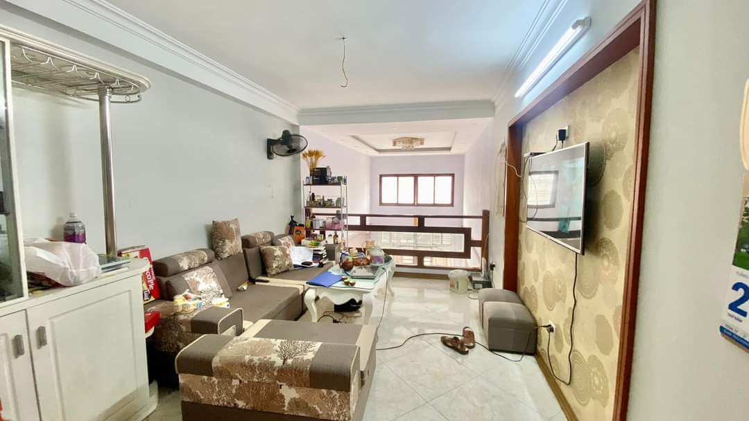 Ô tô đỗ cửa, vào nhà Lĩnh Nam, Hoàng Mai 40m2, 5 tầng, hơn 3 tỷ