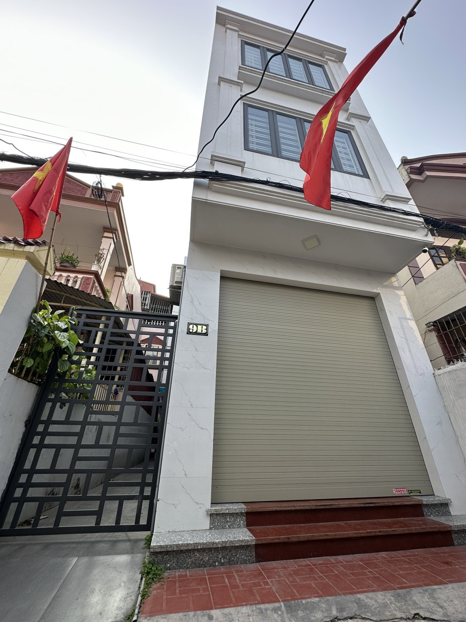 Bán nhà xây mới lô góc độc lập ngõ 205 Ngô Gia Tự, 3 tầng GIÁ 2.5 tỉ ngay mặt đường