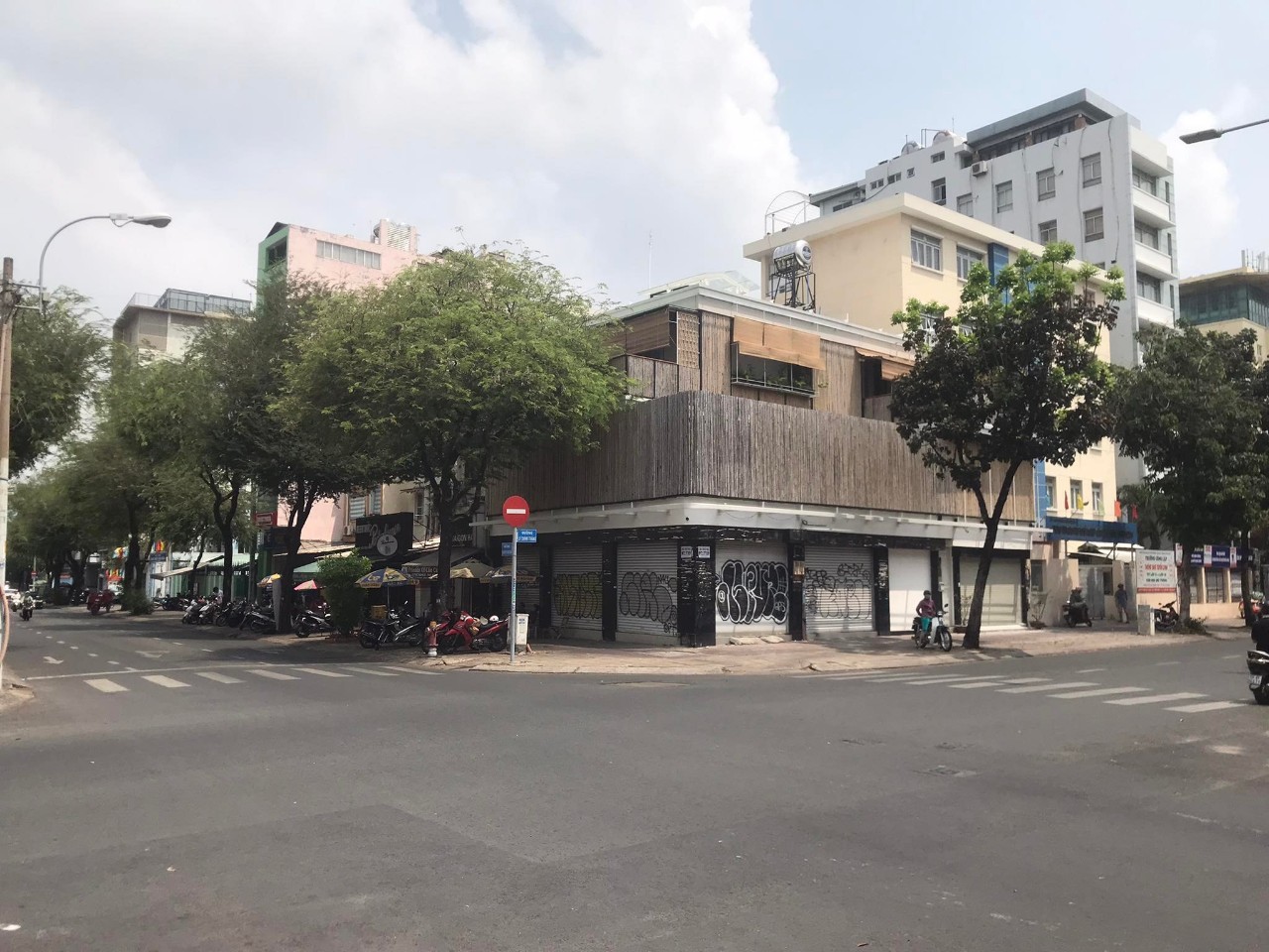 Cho thuê toà nhà Gốc 2MT Lý Chính Thắng vs Trần Quốc Thảo Quận3, DT:12x15m, Trệt, Gía 7000$