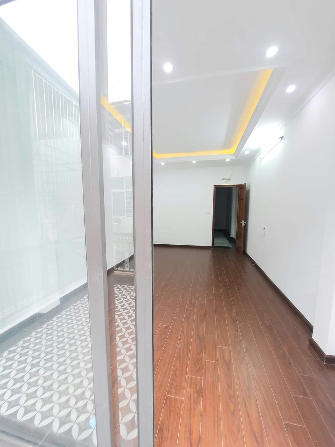 Bán nhà Tân Mai, gara ô tô, thang máy, nhà mới, dt 55m2 5 tầng, mt 4,2m, giá 8,3 tỷ