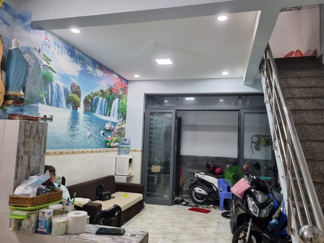 Cần Bán Gấp Nhà Công Chứng Vi Bằng Nguồn Gốc Rõ Ràng. Đóng Thuế Hàng Năm. DT. 39M². Đường Số 37 Quận 7. Giá 2 Tỷ 6