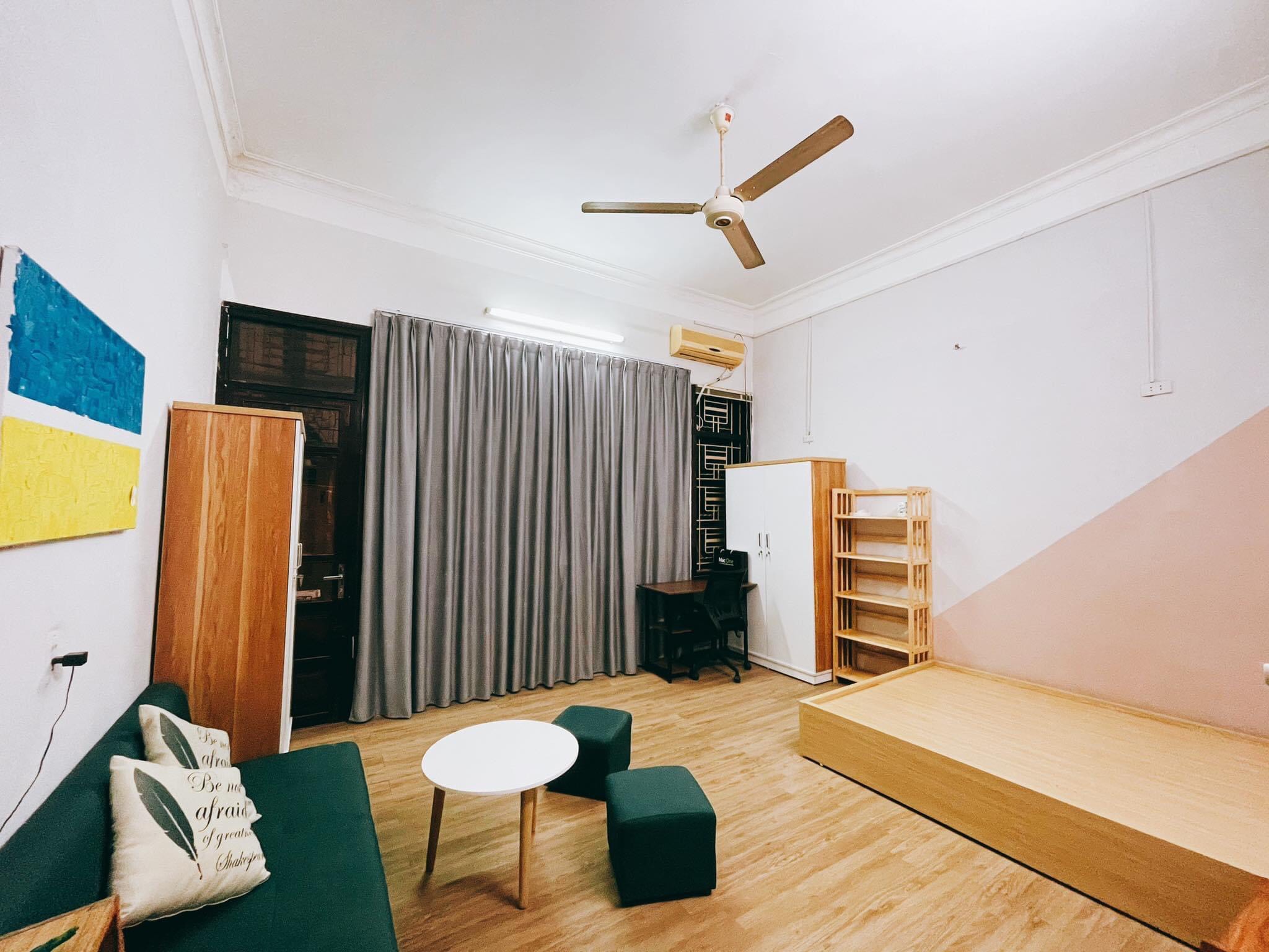 Mình cần pass lại phòng ở ngay ngõ 165 Chùa Bộc đối diện Học Viện Ngân Hàng, gần sân bóng - cổng sau trường đại học