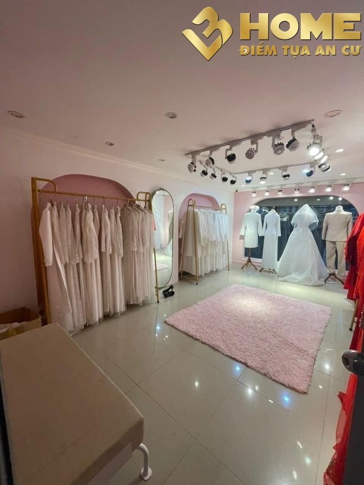 MT1767. CHO THUÊ NHÀ MẶT ĐƯỜNG CHÙA HÀNG 10 PHÒNG ĐỒ CƠ BẢN.