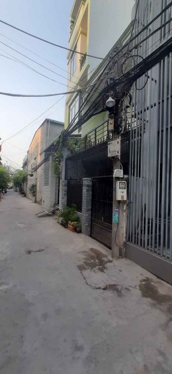 Cần Bán Gấp Nhà ÔTô Đỗ cửa DT.50M. 2 Tầng .Ngang 4M X13M Chưa Qua Đầu Tư. Giá Quá Rẻ 70Tr/1m. P. Phú Thuận.Tân