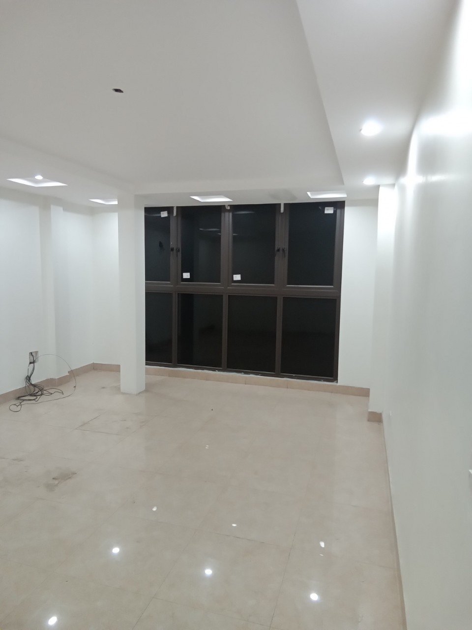 Cho thuê nhà nguyên căn ô tô đỗ cửa để trong nhà tại Ngõ 68, Phường Ngọc Thụy, Long Biên, 80m2 ô tô đỗ cửa , nội thất