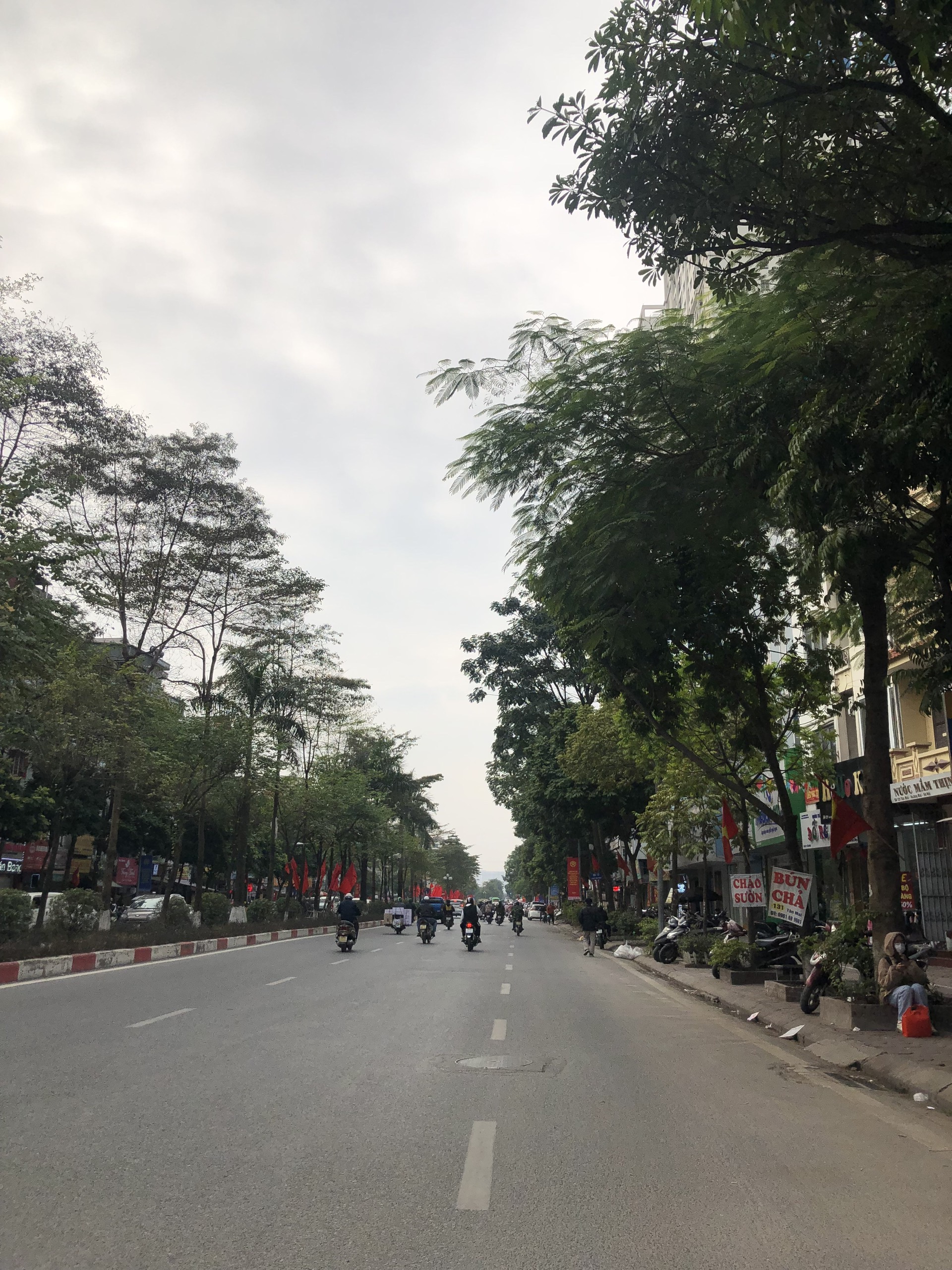 Mặt phố Tân Mai, Hoàng Mai 250m x 8T x MT 7.4m - Cho thuê 230tr/ tháng - Giá 85 Tỷ