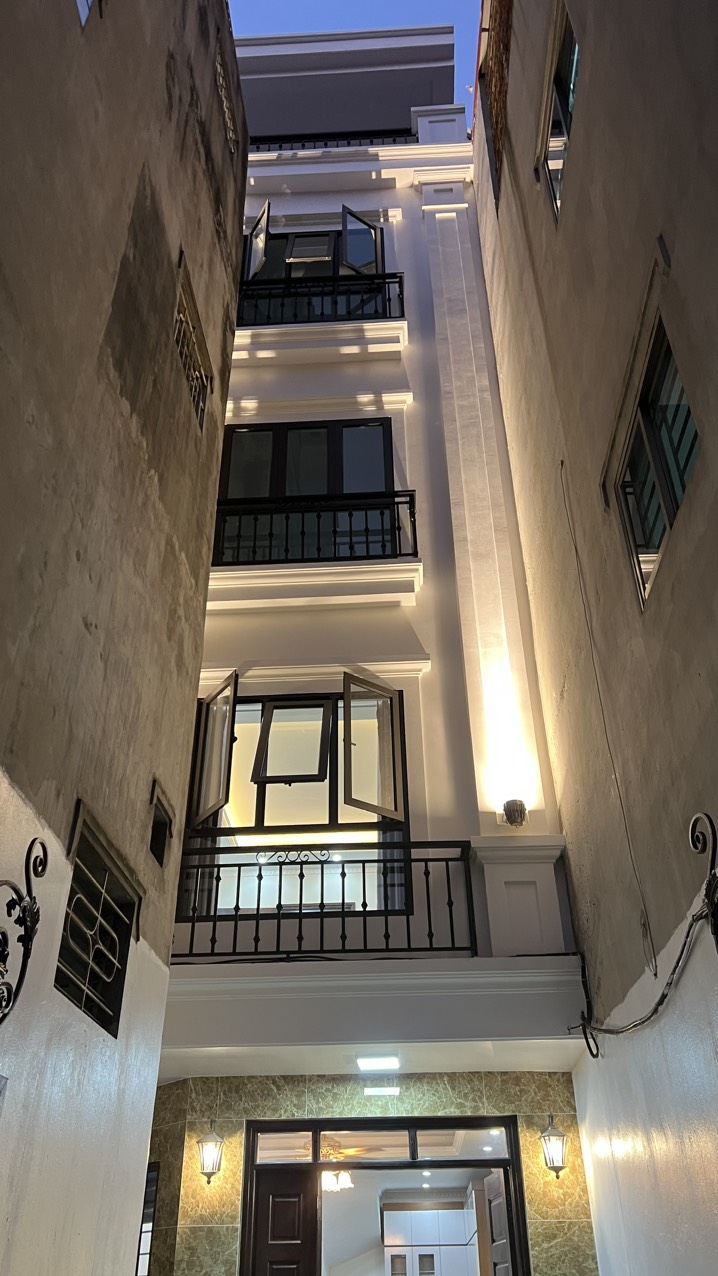 Cho thuê nhà diện tích 35m2 x 5Tầng. Đường Hoàng Hoa Thám