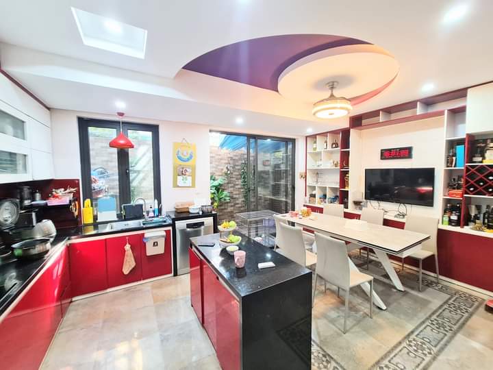 BÁN NHÀ PHỐ ĐỖ QUANG, 108M2, GARA, THANG MÁY C, KD