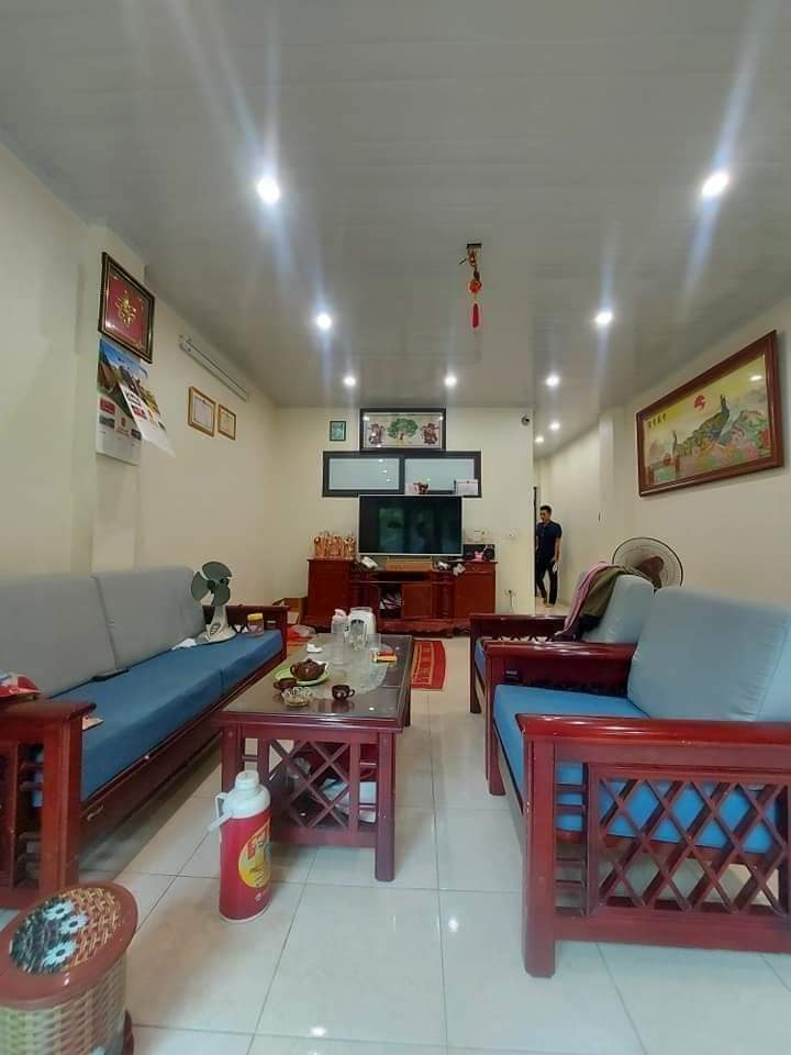 Bán căn nhà 73m2 phố Âu Cơ, Tây Hồ 5 phòng ngủ Ô tô đỗ cổng 10m Ô tô tránh 5.8 Tỷ