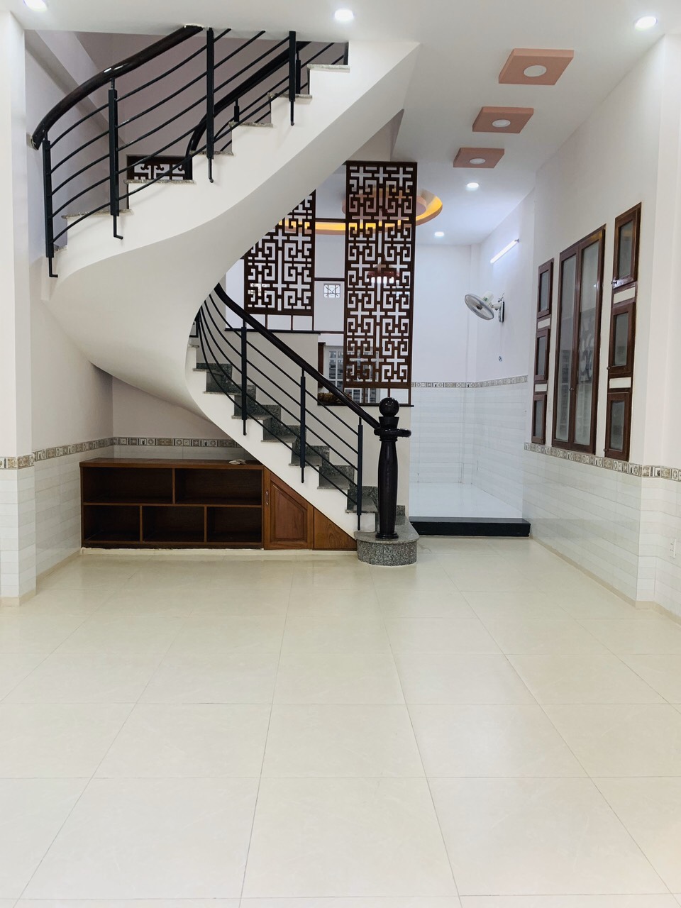 Bán nhà mặt tiền Phan Văn Trị, Bình Thạnh 5.8x12m 4 lầu HĐT80tr