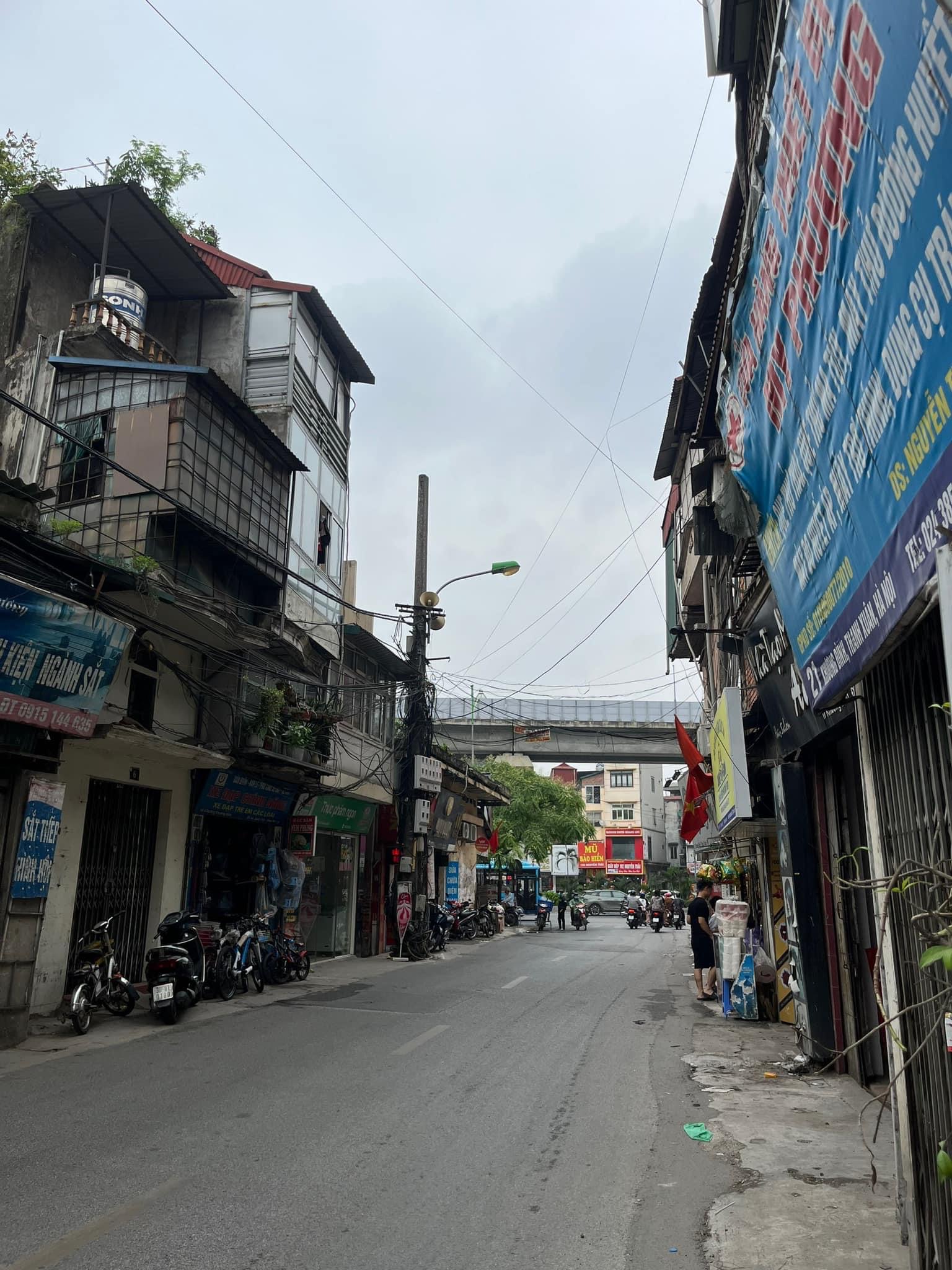 Bán nhà mặt phố Khương Đình, Thanh Xuân, giá đầu tư. Dt 128/260m2, 2 tầng