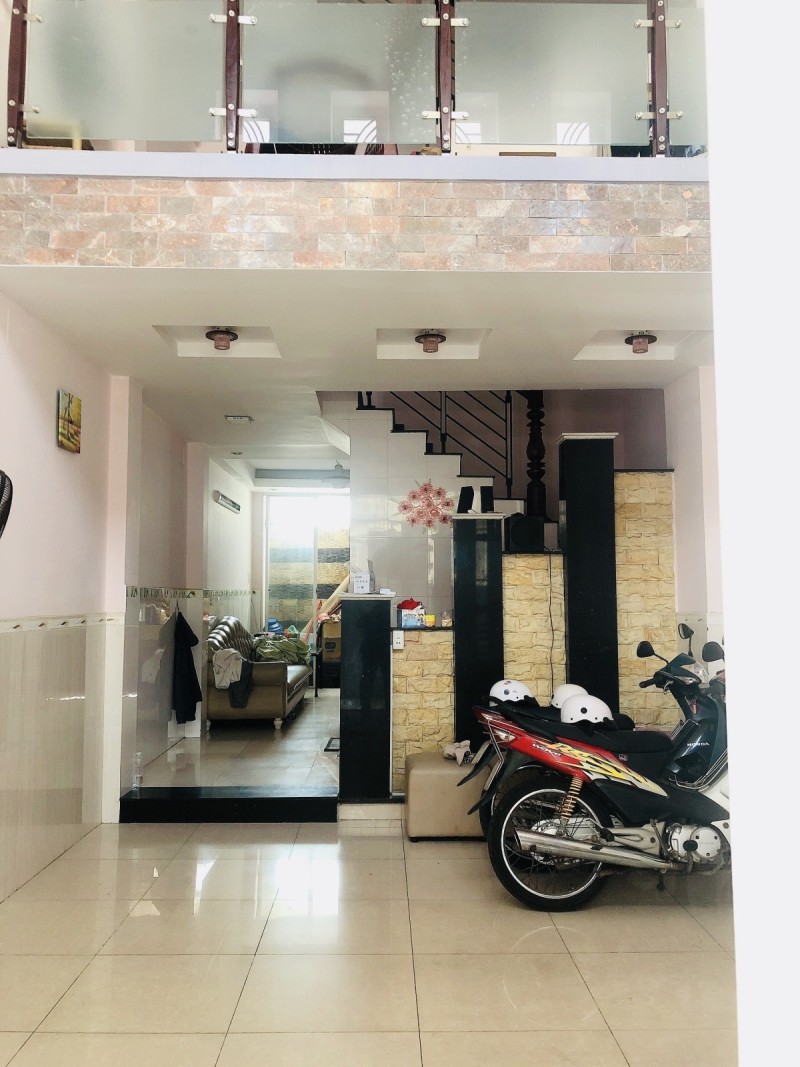 Nhà mặt tiền sát Nguyễn Tri Phương, Quận 10, 5 tầng, 6PN, chỉ 10 tỷ X