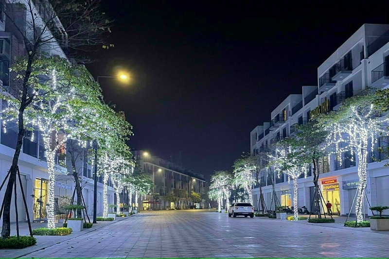 BIỆT THỰ THIẾT KẾ ĐẲNG CẤP – 2 MẶT ĐƯỜNG SÂN VƯỜN TRƯỚC & SAU NHÀ, KHÔNG GIAN MỞ TIỆN ÍCH, PHONG CÁCH TRẺ TRUNG, TIÊU CHUẨN 5 SAO - ĐẲNG CẤP ĐẠI GIA