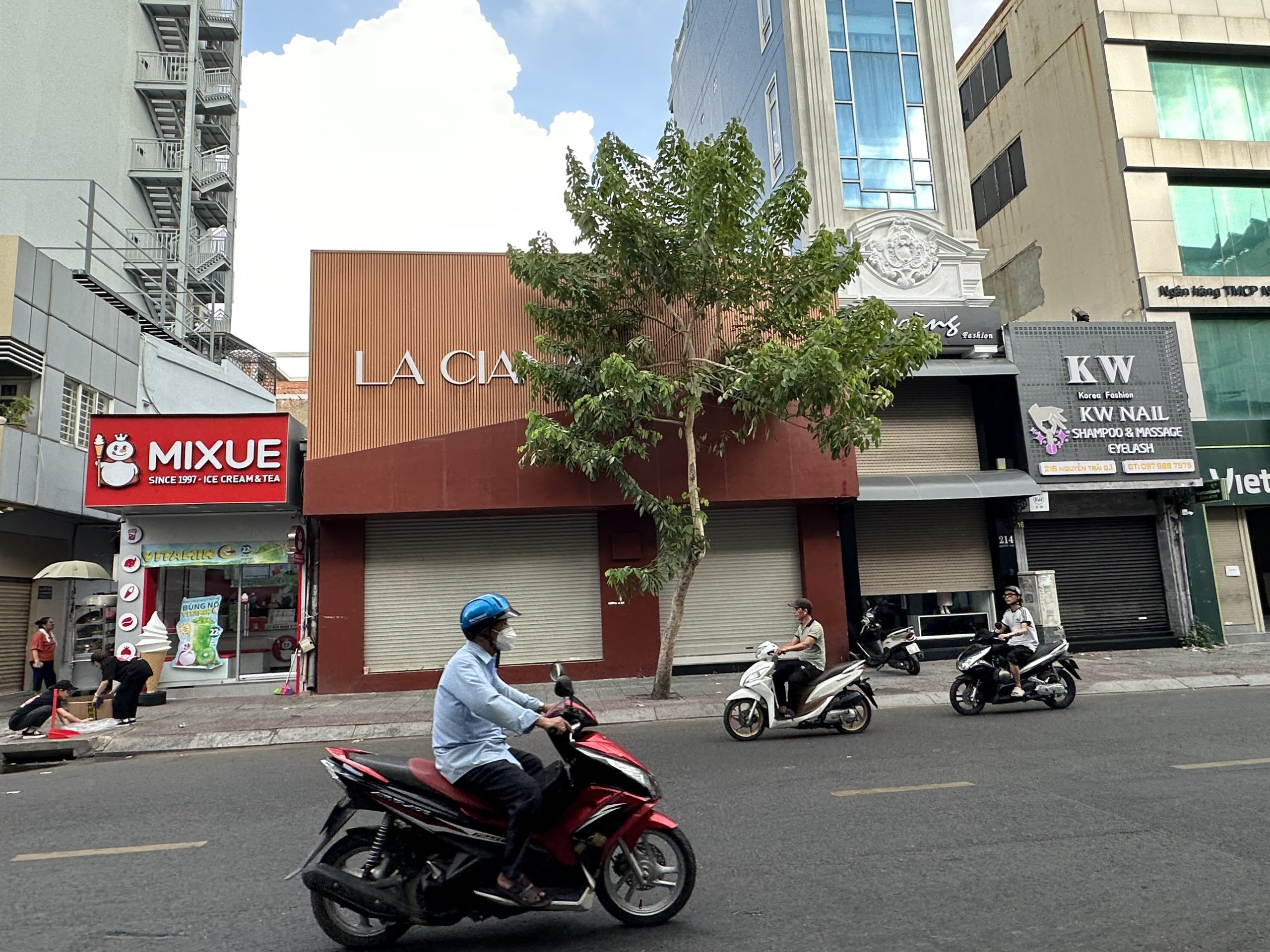 Cho thuê mt B55 Nguyễn Trãi, Quận 1. DT 10x15 trệt lầu - thuận tiện làm shop thời trang cao cấp