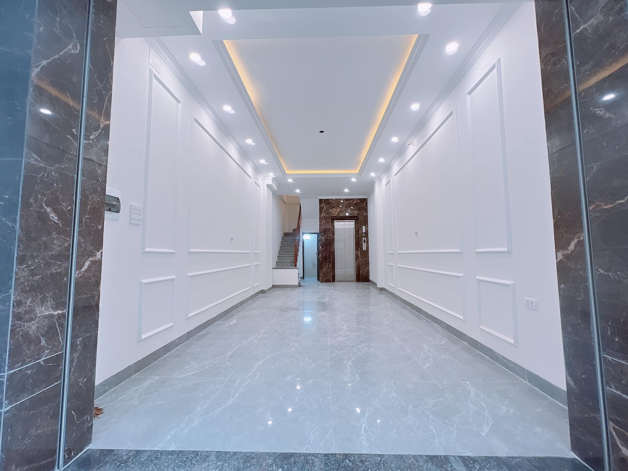 Bán nhà ngõ 1 Bùi Xương Trạch 6 Tầng 33m2 Thang máy, oto 5 tạ qua nhà, nhỉnh 5 Tỷ