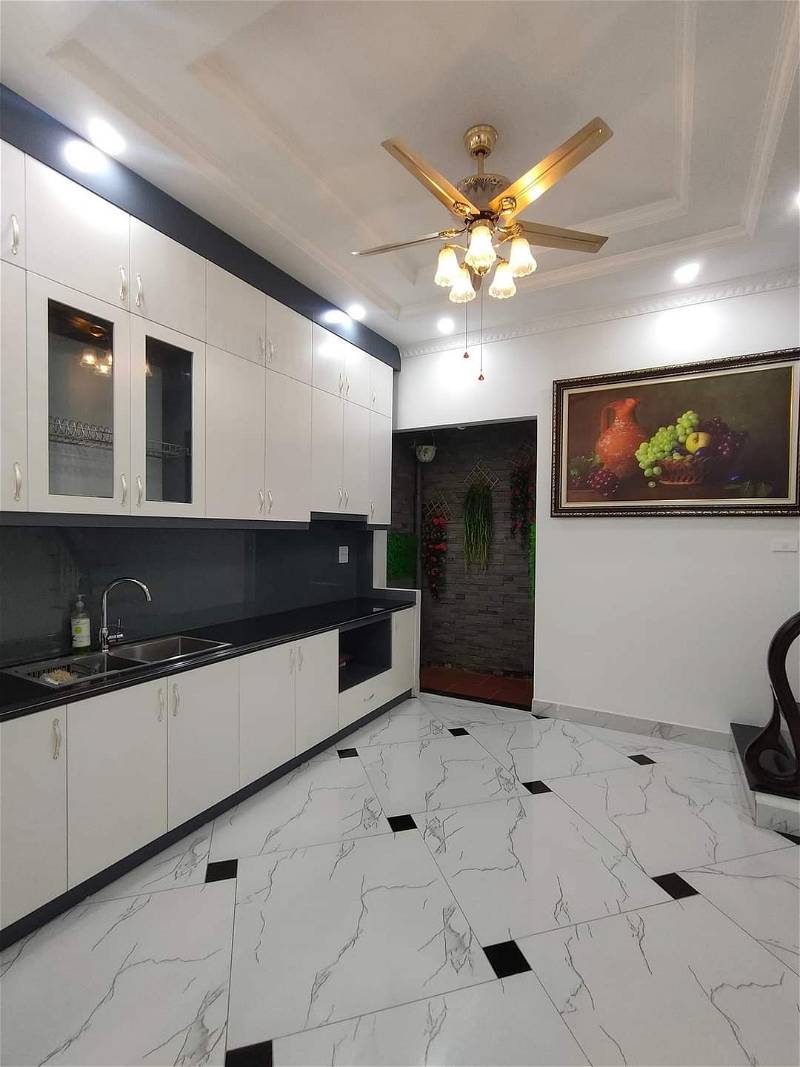 GIÁP NHẤT THANH XUÂN MẶT NGÕ THÔNG KINH DOANH, Ô TÔ VÀO NHÀ LÔ GÓC 5 TẦNG THANG MÁY .