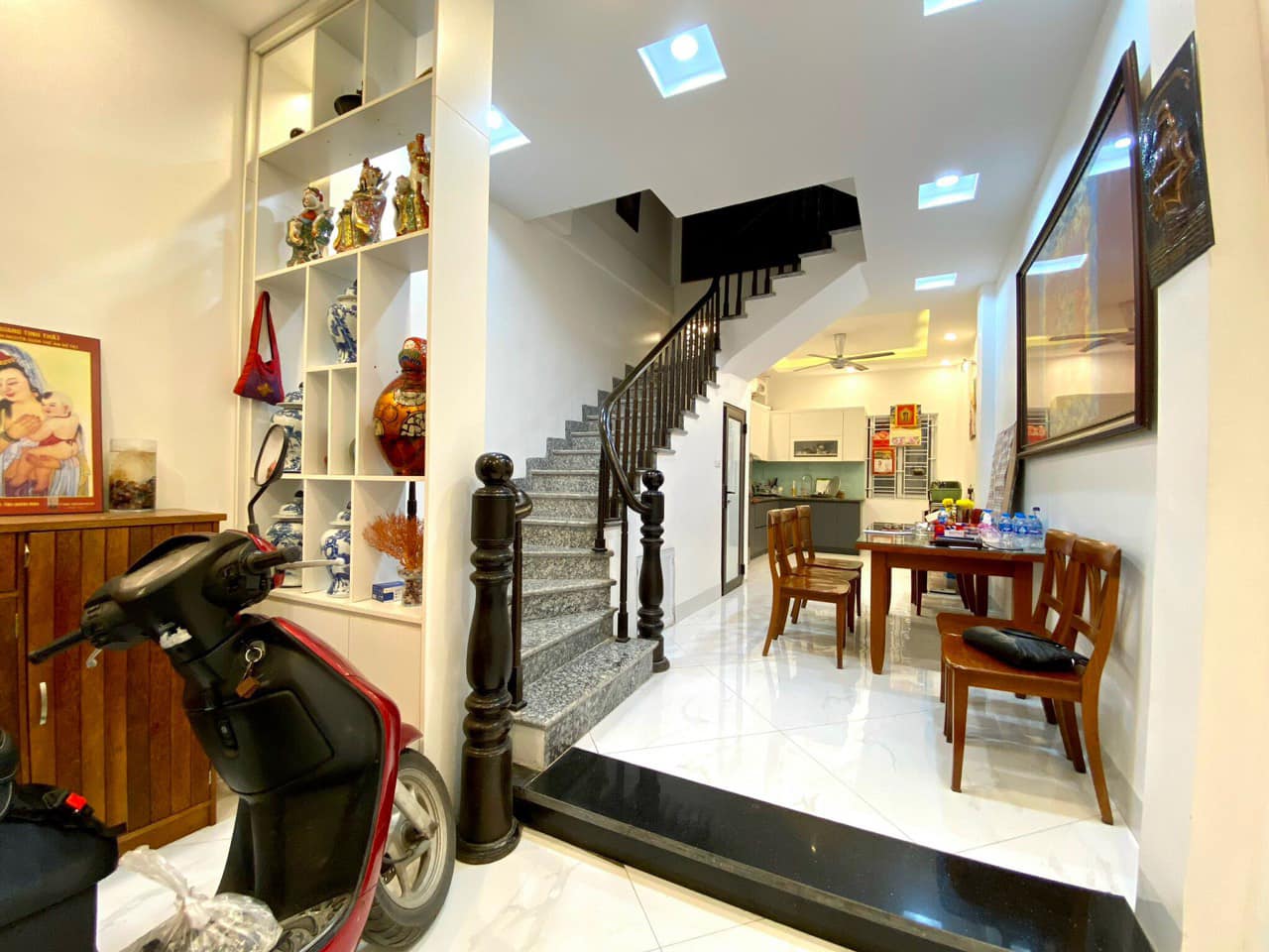 Bán nhà ngõ 640 Nguyễn Văn Cừ 30m x 5T, oto đỗ cửa giá nhỉnh 3 tỷ