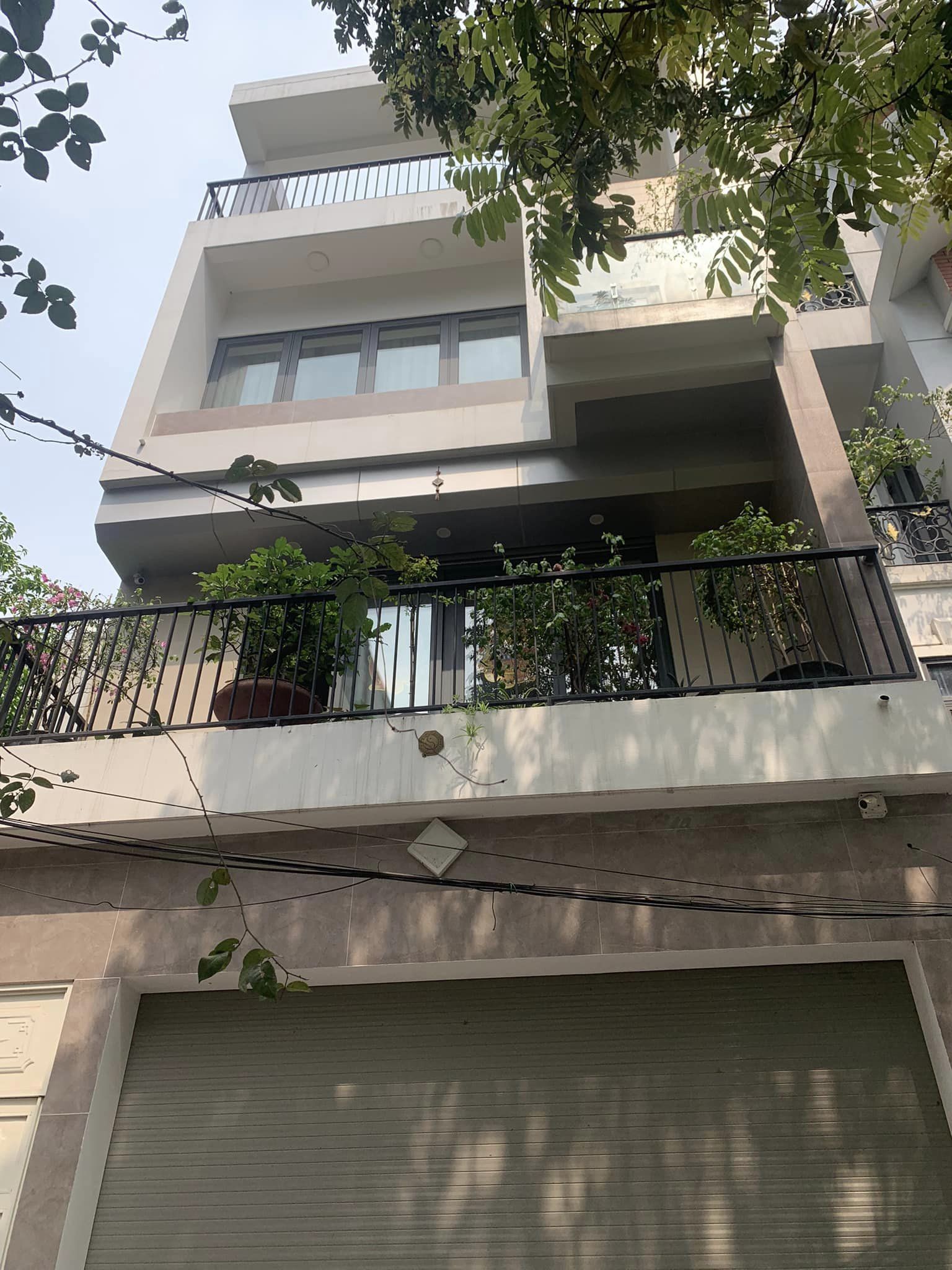 Chính chủ nhờ bán gấp nhà gần TĐC Ngọc Thụy, 80m2, mặt tiền 5.3m, gara ô tô, ngõ thông, giá tốt