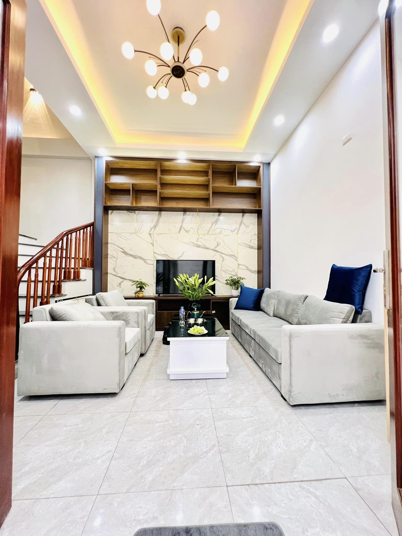 Nhà xây mới Bùi Xương Trạch 30m2 5T ô tô đỗ cổng loanh quanh 4 tỷ