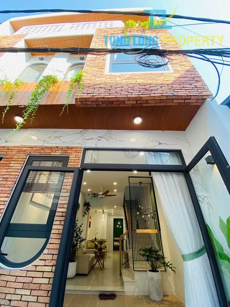 Chào bán nhà 3 tầng 3 mê kiên cố mới kiệt Hải Sơn tặng full nội thất, kiệt ô tô 3m cách đường chính 5m