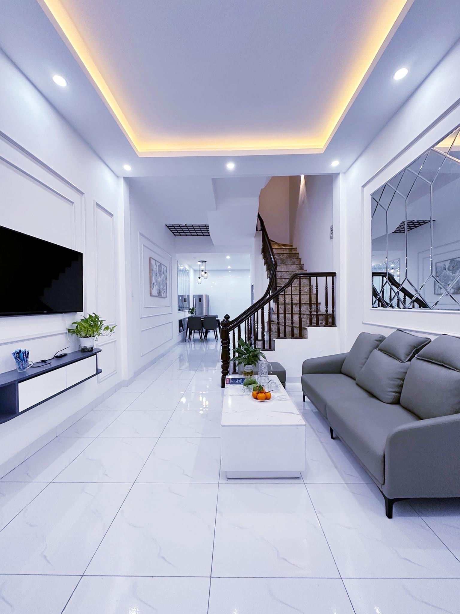 Gara ô tô-Kinh Doanh-Mới-Đẹp-Ở luôn tại Cầu Diễn-Từ Liêm: 45m2-5T-MT4m-Chỉ 6.5 tỷ