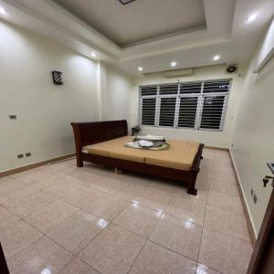 Cho thuê nhà làm văn phòng, nhà ở khu vực ngõ 24 Kim Đồng