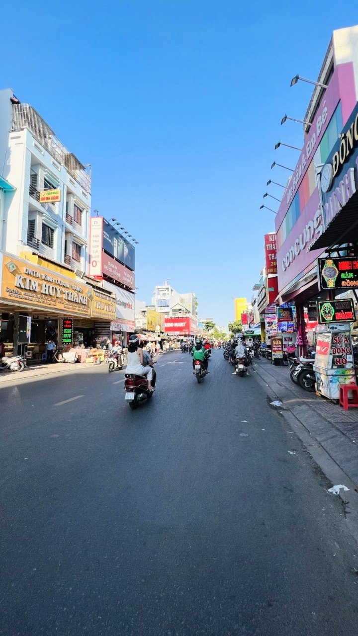 NGỘP NẶNG- BÁN NHÀ TÂN PHÚ- HẺM XE TẢI THẲNG- 100M2- Ở, KINH DOANH ĐỀU ĐỈNH- RẺ BẤT NGỜ