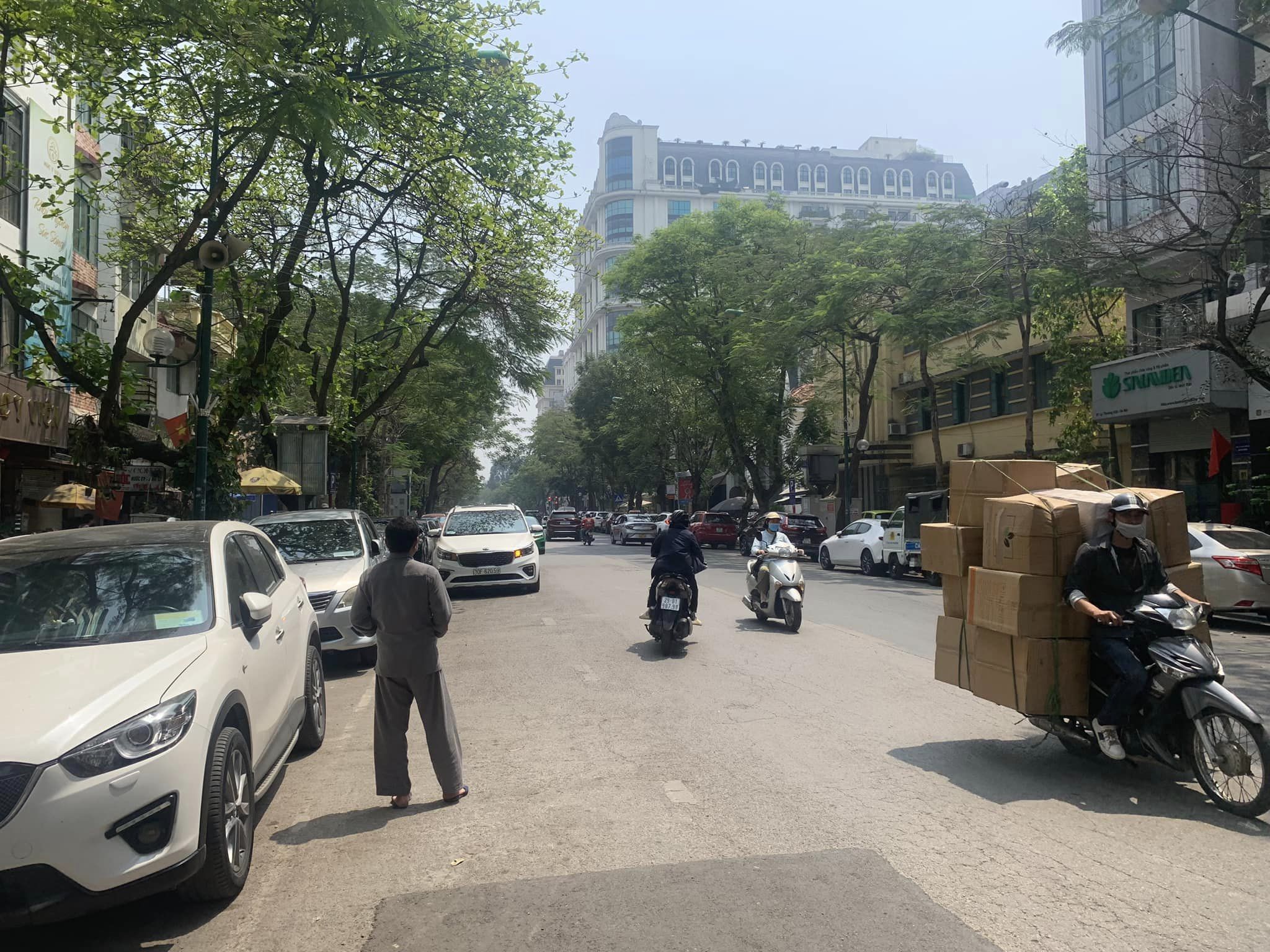 Bán Tòa Văn Phòng 9T Mặt phố VIP Lý Thường Kiệt, Hoàn Kiếm, 210m2 MT 9m, 300 Tỷ