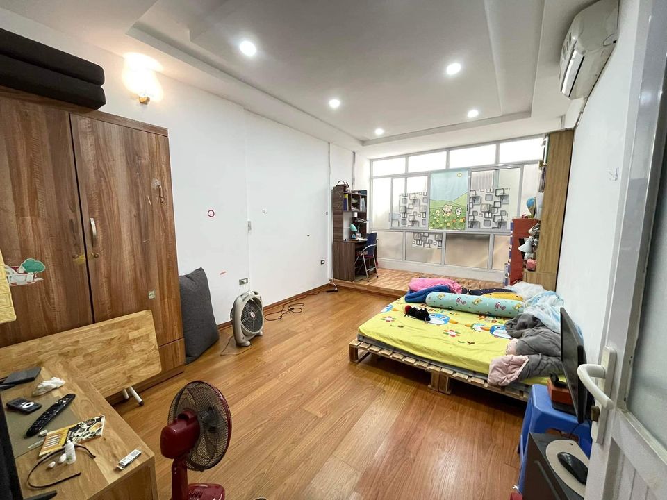 NHÀ QUÁ ĐẸP GIÁ THÌ QUÁ RẺ - TRUNG TÂM CẦU GIẤY MÀ CHỈ CÓ 3.8 TỶ - 3 GÁC TRÁNH XE MÁY TCỬA