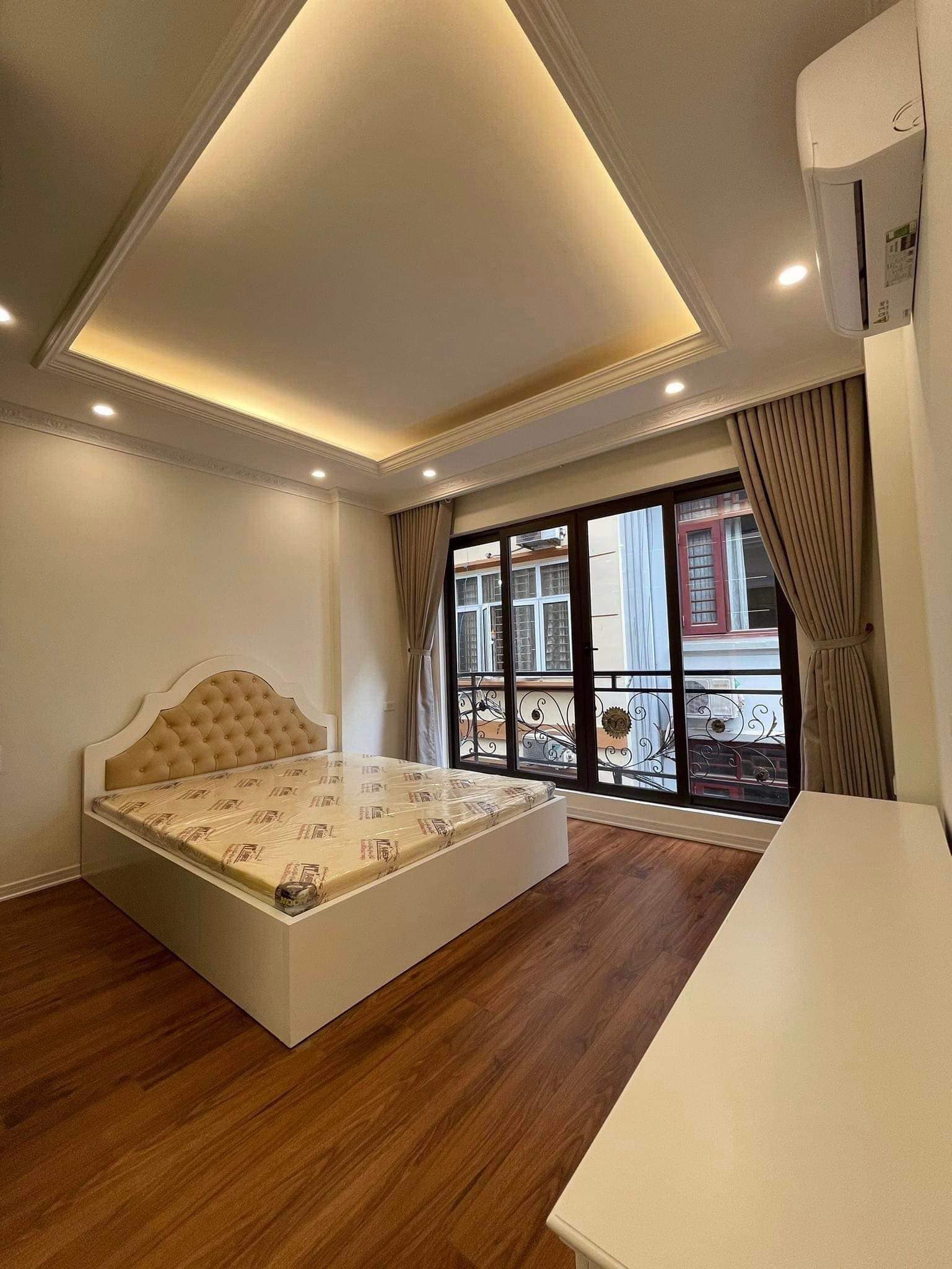 BÁN NHÀ PHÂN LÔ NGUYỄN VĂN HUYÊN 7 TẦNG - THANG MÁY - Ô TÔ - LÔ GÓC