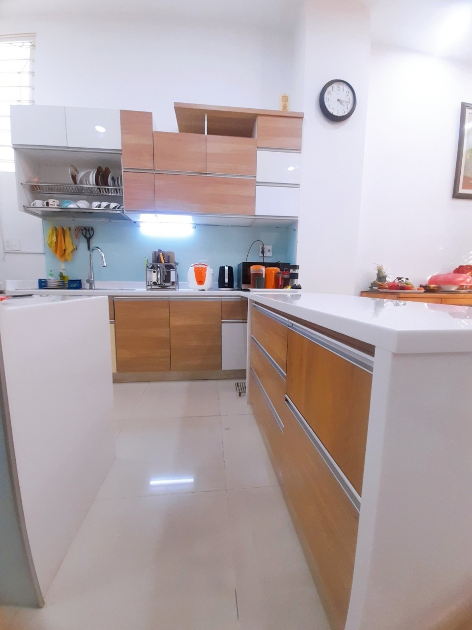 CHỦ NGỘP GẤP BÁN NHÀ TÂN PHÚ NGAY CHỢ TÂN HƯƠNG HẺM XE HƠI NGANG LỚN 5M- 3 TẦNG BTCT