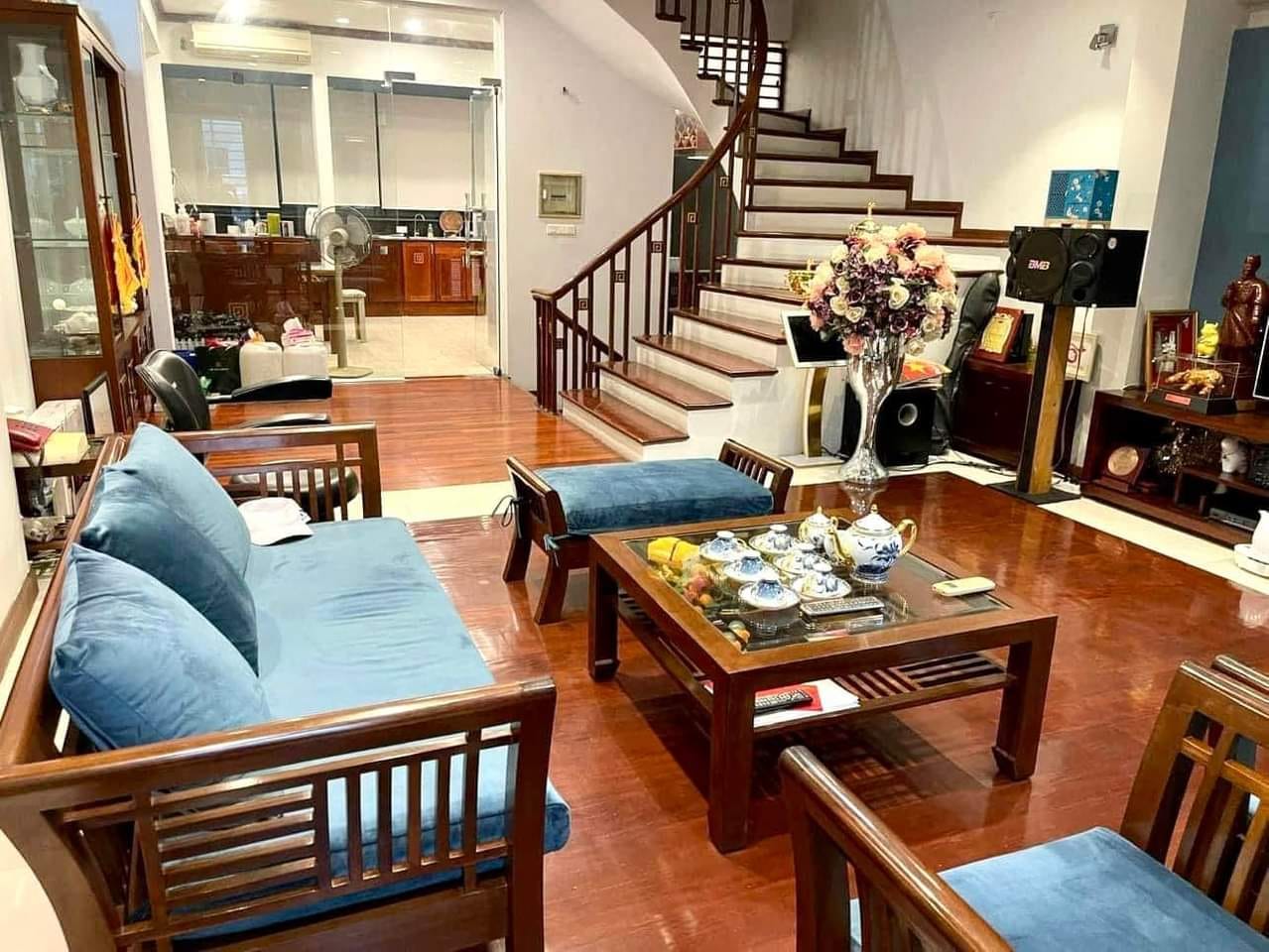 Bán gấp trong tháng 5 nhà tại Trích Sài ngõ ô tô 45m2 6 tầng view Hồ Tây