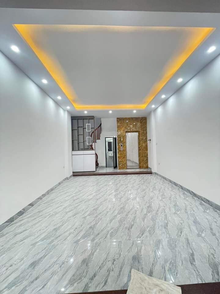 Bán nhà Kim Giang phân lô thang máy ô tô vào Kinh doanh văn phòng 40m2 6.8 tỷ