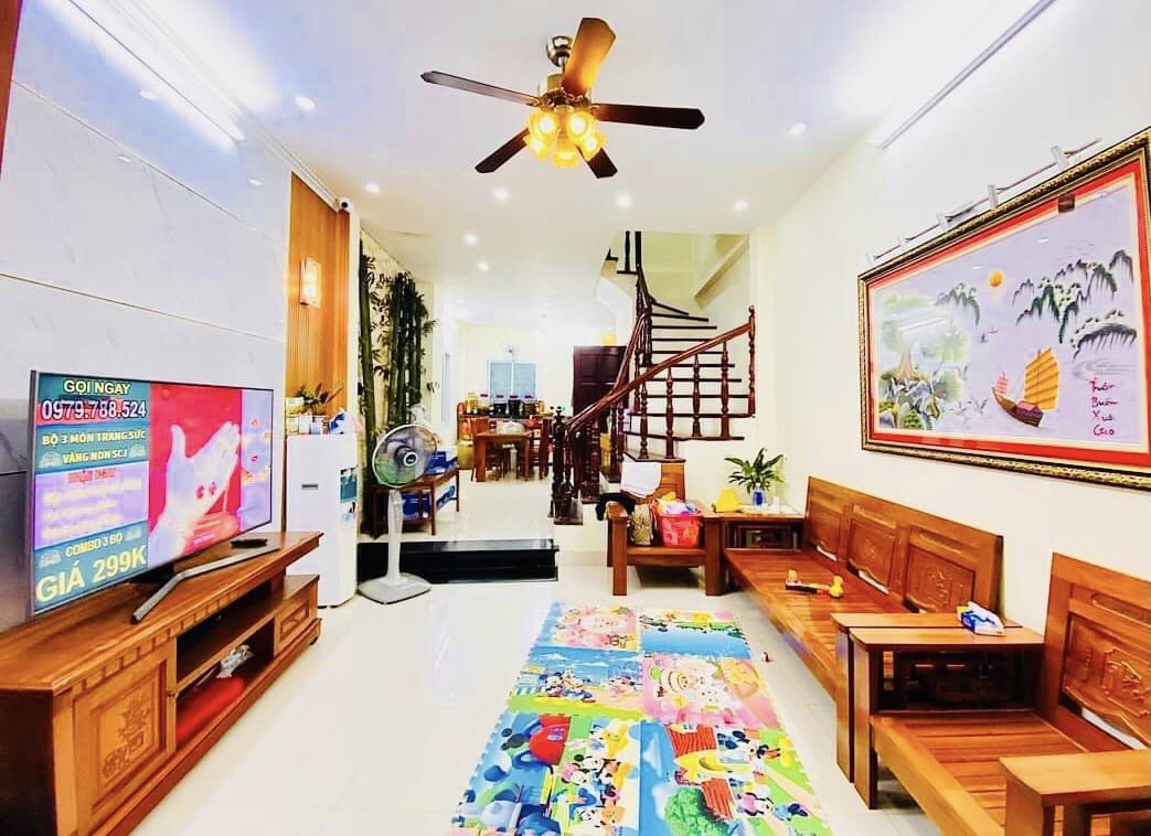 Bán nhà Khương Đình 48m2, 4T nhỉnh 5 tỷ oto 5 tạ vào nhà, full nội thất