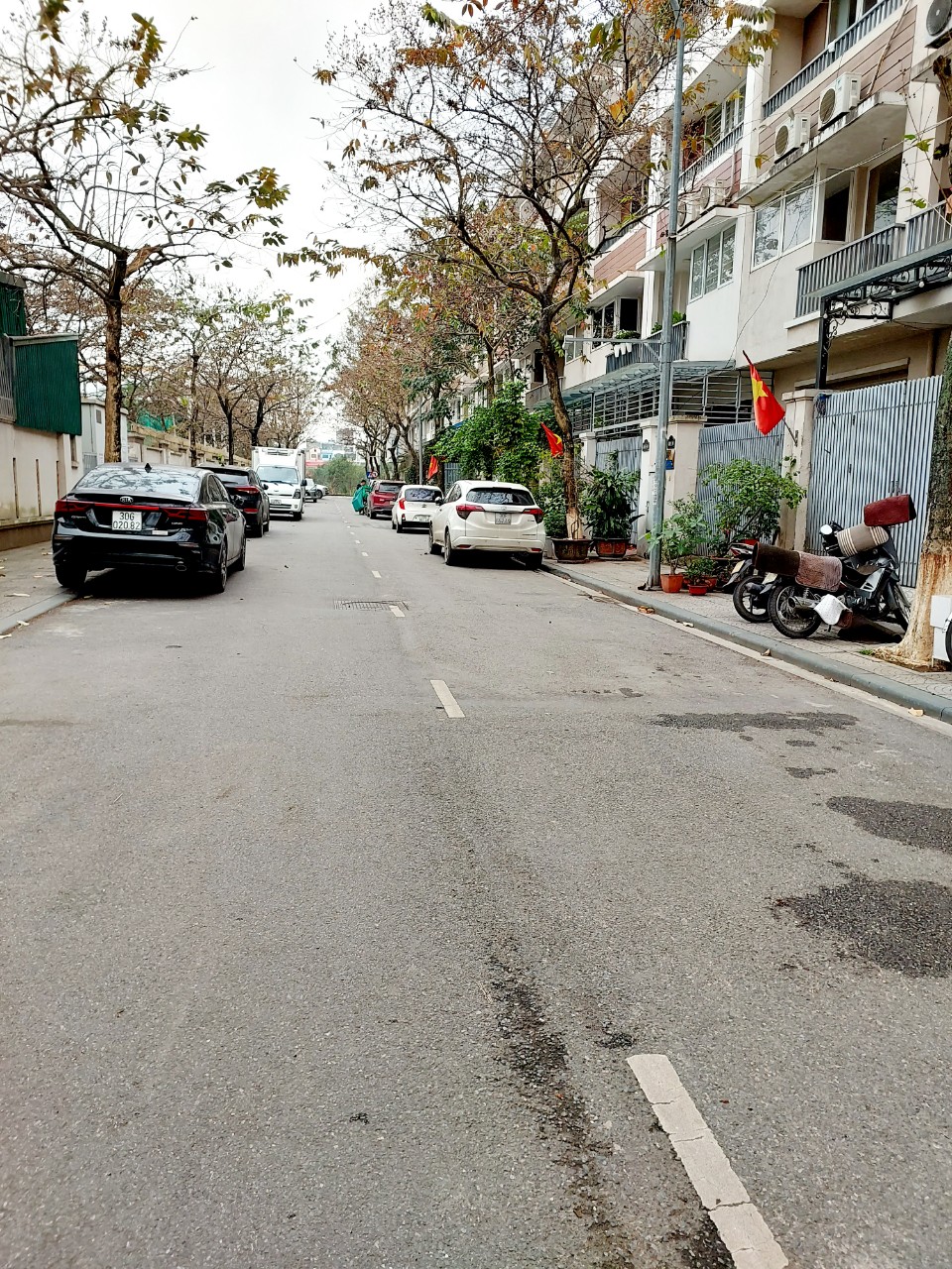 Nhà Đẹp-Phân lô-Ô tô qua-Kinh doanh tại Dịch Vọng, Cầu Giấy: 50m2-5T-MT4,5m- Giá 10 tỷ.