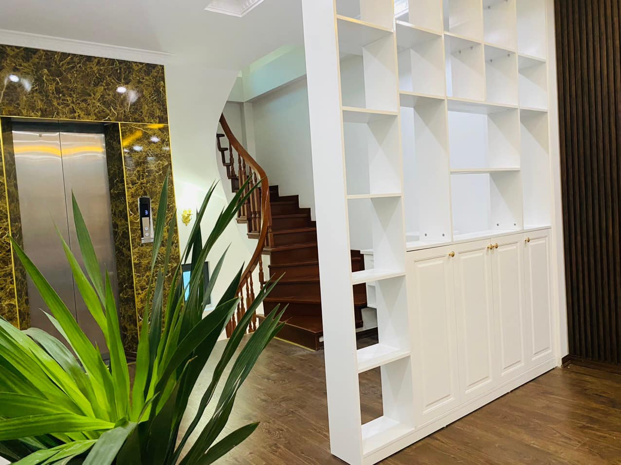 Bán gấp nhà cho con đi Du Học, Trích Sài , 37m2, 6 tầng , Thang Máy, 6.5 tỷ