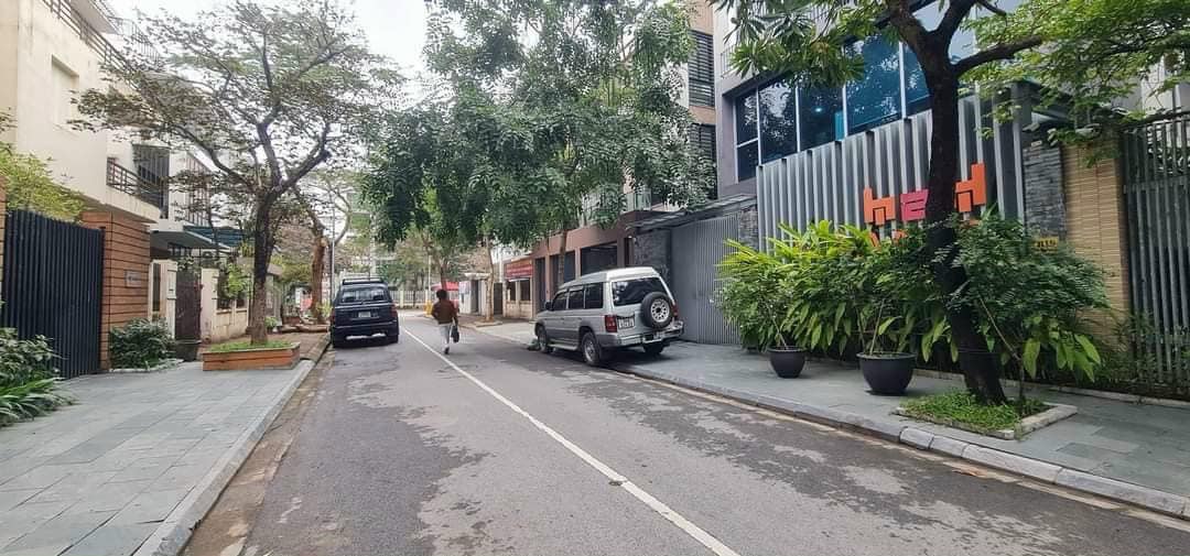 Chính chủ bán gấp Biệt Thự KĐT Việt Hưng Long Biên, 200m2, 5 tầng đẳng cấp, giá cực tốt